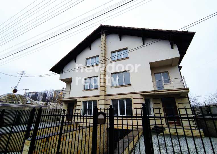 Коммерческая площадь