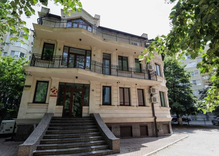 Коммерческая площадь