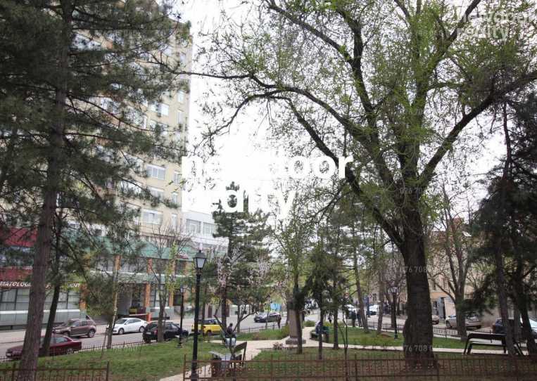 Коммерческая площадь